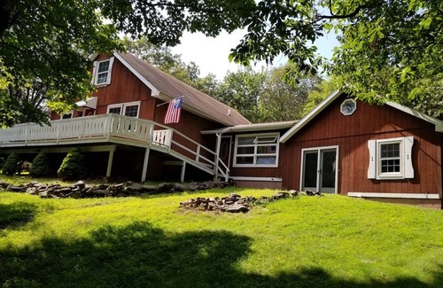 Albrightsville Ski Chalet | Indoor hot tub, 5 lakes and 2 pools, ski and water resorts, gated community