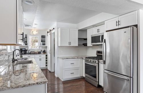 Bellaire House | Indoor/Outdoor Pools.Jacuzzi. Sauna. Arcades. Game Room. Golf. Ski. Boat. Beach.