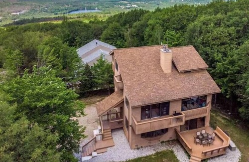 Madison Villa | Indoor Pool and Sauna, Dog and Family Friendly