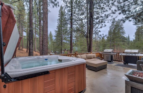 Montgomery Estates House | Indoor Pool, Arcade, Spa, Sauna, AC, Shuffleboard, Pool Table, 5min to Heavenly – Evergreen Estate