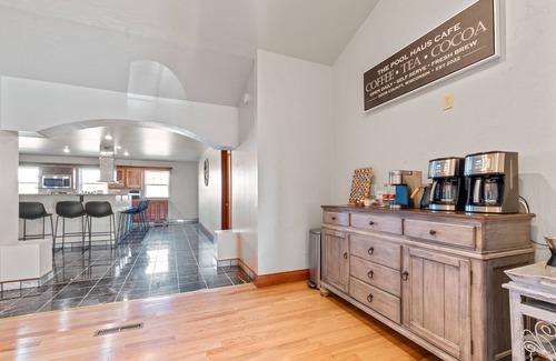 Sturgeon Bay House | Indoor Pool, Game RM, Movie RM! Sleep 24! Private!