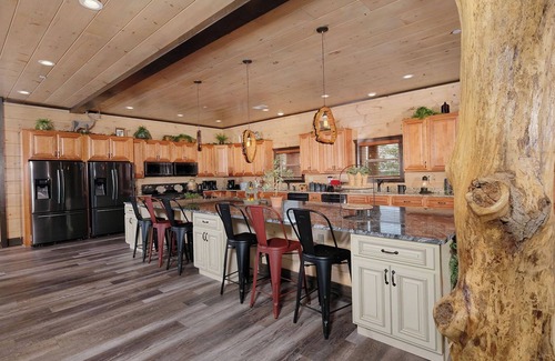 Sevierville Cabin | Indoor Pool & Home Theater! - Big Forest Retreat