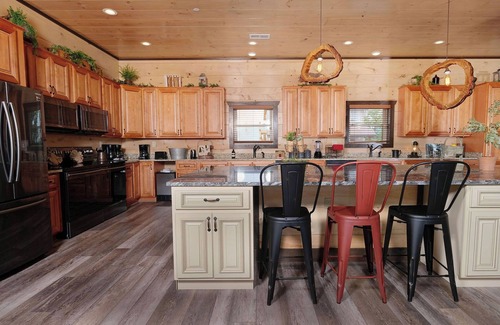 Sevierville Cabin | Indoor Pool & Home Theater! - Big Forest Retreat