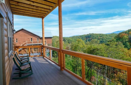 Sevierville Cabin | Indoor Pool & Home Theater! - Big Forest Retreat