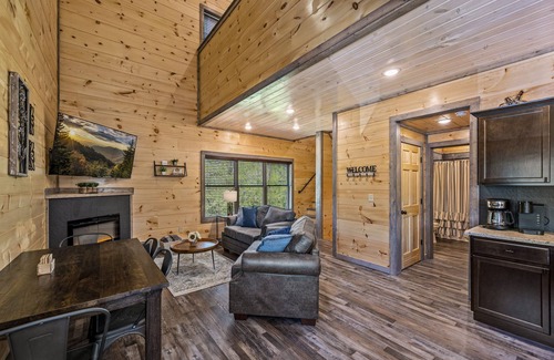 Sevierville Cabin | Indoor pool-Hot Tub-Putt putt-Close to Dollywood-New Cabin
