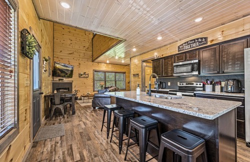 Sevierville Cabin | Indoor pool-Hot Tub-Putt putt-Close to Dollywood-New Cabin