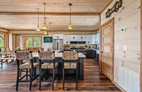 Gatlinburg - Pigeon Forge Cabin | Indoor Pool - Iconic Views- 6BR - 11' spa - Dog Friendly- Wkly Disc!