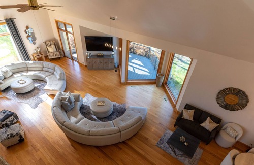 Lake Forest House | Indoor Pool with HUGE Rooms for Gatherings - East End - Lakeview
