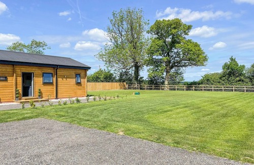 Pattiswick Cottage | Indulge and delight at this wonderful lodge, with your own private hot tub.