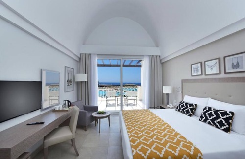 El Quseir Hotel | Indulge by the Sea | Adults-Only Haven w/Spa, Dining, Pools & 2 Sea-view Rooms