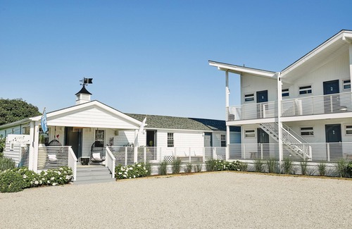 Montauk Hotel | Indulge In An Unforgettable Getaway Experience! 4 Relaxing Units, Free Parking