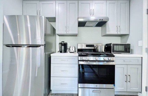 Seaside House | Indulge in Coastal Serenity - Stylish Bay Retreat!