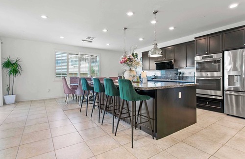 Fontana House | Indulge in Comfort at The Luxurious Haven on Curry Place - Unforgettable #41793