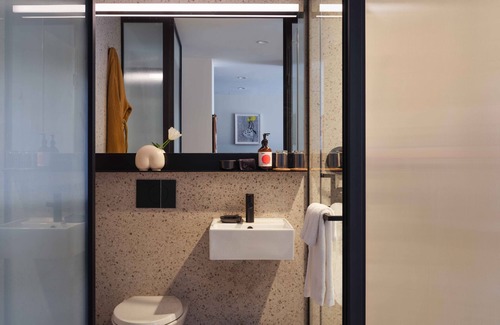 Williamsburg Hotel | Indulge in Home-Like Comfort! Pets Allowed, Minutes Away to Statue of Liberty!