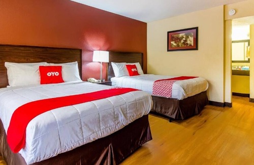 Moline House | Indulge in Home Like Comfort! Free Parking, Near Rock Island Arsenal