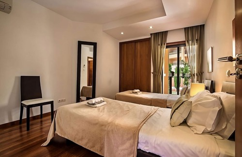 Praia da Luz Hotel | Indulge in Home-Like Comfort!Fully-equipped Kitchen, Swimming Pool, Beach Access