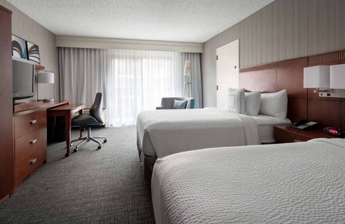 El Segundo Resort | Indulge in Home-Like Comfort! Close to El Segundo Beach, Pets are Allowed