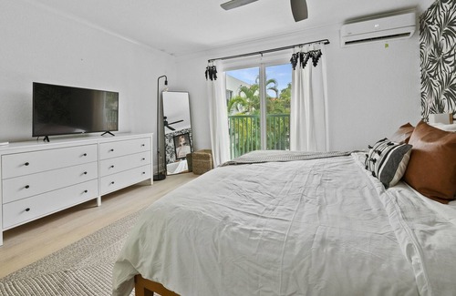 Victoria Park House | Indulge in Luxury and Channel Your Inner Mean Girl w/ the Regina George Suite Un
