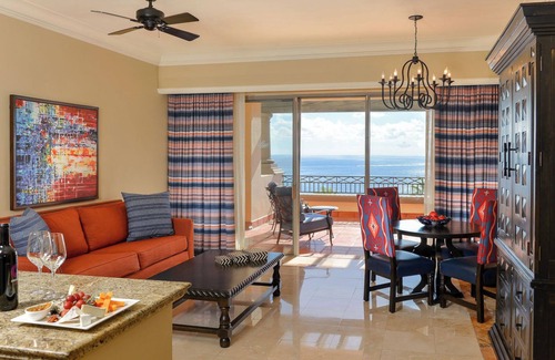 Sunset Beach Resort | Indulge in Paradise: Luxury Beach Resort in Cabo San Lucas