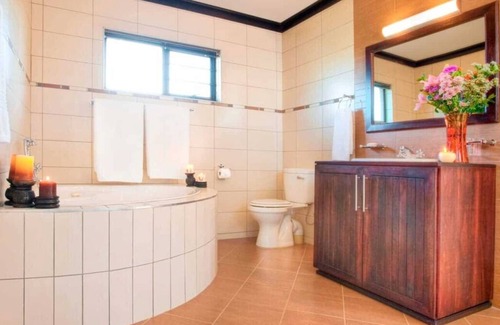 Windhoek House | Indulge in Relaxing Views! 2 Spacious Villas w/ Garden View, Full Kitchen!