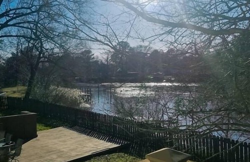 Portsmouth Apartment | Indulge in Serenity with a Private Waterfront Studio Near Rivers Casino!