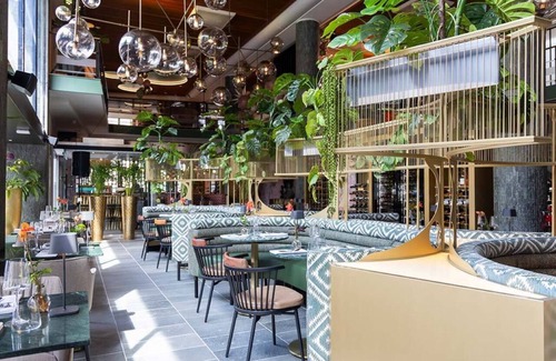 Kralingen-Crooswijk Hotel | Indulge in Spacious Rooms – Steps from Historic Attractions - 4 Units