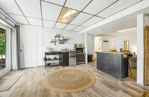 Leicester Apartment | Indulge in the comfort and tranquility of this newly remodeled garden studio!