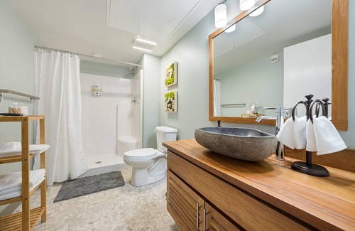 Cleveland Bed & Breakfast | Industrial 1BD loft in Downtown CLE!
