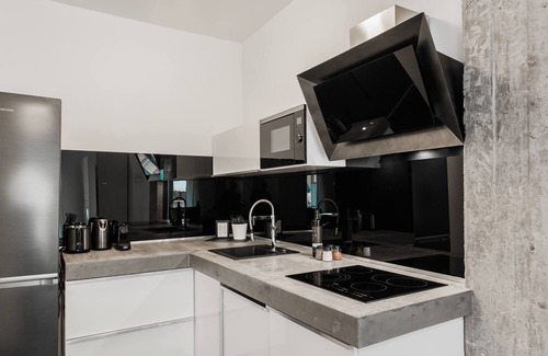Ampelokipoi Apartment | Industrial 1BR Apartment in Ampelokipoi Area