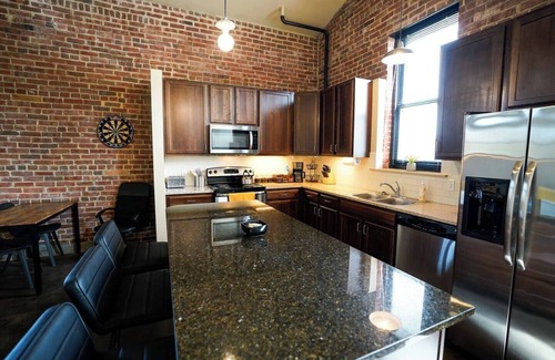 East Lawrence Apartment | Industrial Escape 2bdrm/2bath