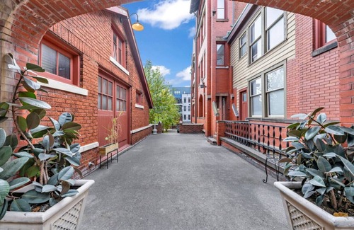 Tremont Apartment | Industrial Modern Penthouse | Pool Table | Near DT