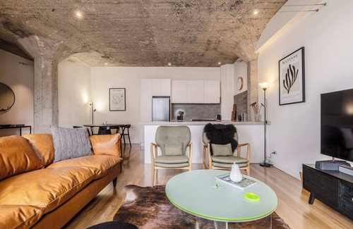 Melbourne Central Business District Condo | Industrial Warehouse in Historic Dovers Building