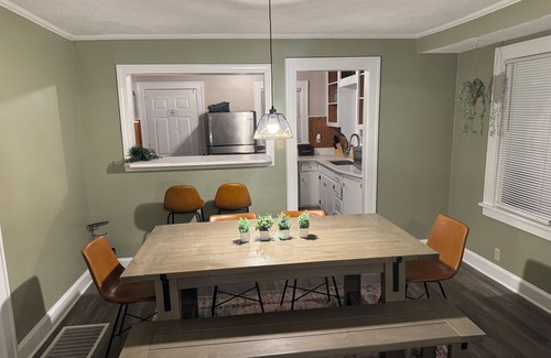 Indianapolis House | Indy Escape/Hot Tub, BBQ &Arcade Near Broad Ripple