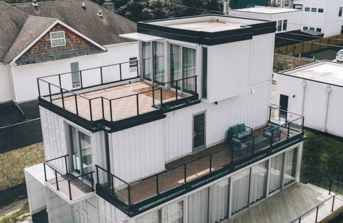 Kennedy King House | Indy's 1st Container Home- 3 car garage - Downtown