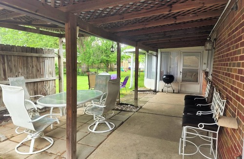 Speedway House | Indy Speedway House: 0.4 mile Walk to IMS, 4 miles to D/T Indy
