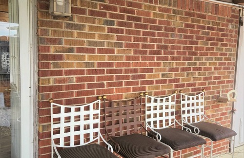 Speedway House | Indy Speedway House: 0.4 mile Walk to IMS, 4 miles to D/T Indy