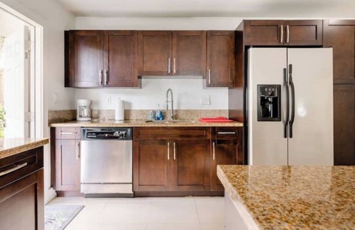 Riverside Park Apartment | Inexpensive Quiet Place near Casino and Beach - C1