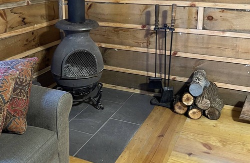 Clayton House | Inez Cabin-Rustic One Bedroom Log Cabin 15 Minutes From Highlands NC