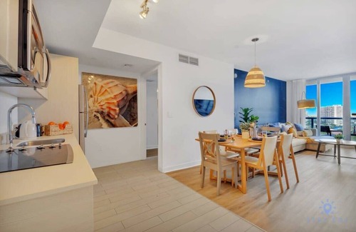 Hallandale Beach Apartment | Infinite Views + Amazing Pool + Gym + Near Beach