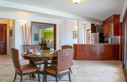 Maunday's Bay Villa | Infinity at Sheriva Villas/2 pools/2 Golf Carts-2 min. to Beach/5-Star Service