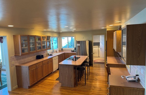 Eastsound House | Infinity House - Private Beach, Breathtaking Views, Just Minutes from Town