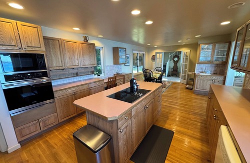 Eastsound House | Infinity House - Private Beach, Breathtaking Views, Just Minutes from Town