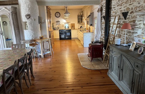 La Garde-Freinet House | Infinity Pool at Stone Built House Stunning Views Perfect for Families Sleeps10