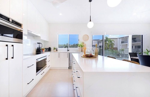 Bayview House | Infinitys Edge Darwin Luxury Waterfront Oasis