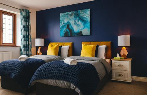 Ossett Apartment | Ingfield by Alt-Stay Accommodation - Wakefield 3 Bed Contractor and Relocation Accommodation close to M1 J40 with Parking, Workspace, Kitchen, Laundry Facilities, Smart TV and Wi Fi - Long Stay Ready with Weekly and Monthly Rates