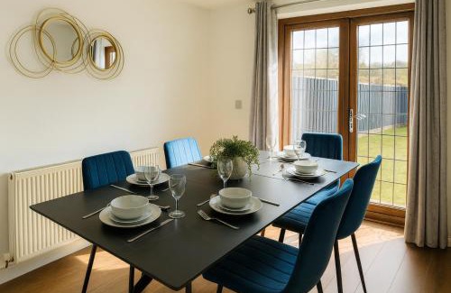 Ossett Apartment | Ingfield by Alt-Stay Accommodation - Wakefield 3 Bed Contractor and Relocation Accommodation close to M1 J40 with Parking, Workspace, Kitchen, Laundry Facilities, Smart TV and Wi Fi - Long Stay Ready with Weekly and Monthly Rates
