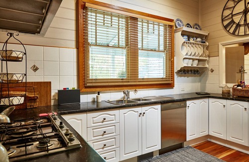 Healesville House | Inglenook Cottage Healesville