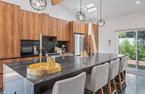 Inglewood House | Inglewood Hills Luxe View Home-Near LAX/SoFi/Beach
