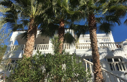 Santa Eulalia del Rio Apartment | Inmitten Eines Mediteranen Gartens, Terrassiert, Befindet Sich das Appartment