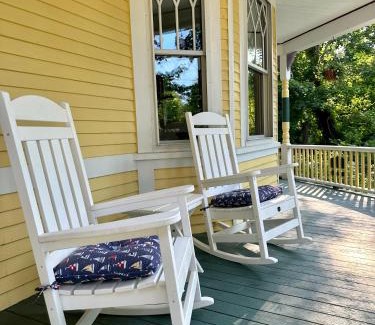 Eastham Bed & Breakfast | Inn at the Oaks